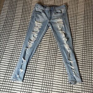 Women’s American Eagle Outfitters Distressed Light Blue Jeans (6short)